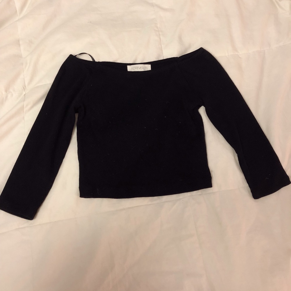 Black 3/4 sleeved rubbed crop top
